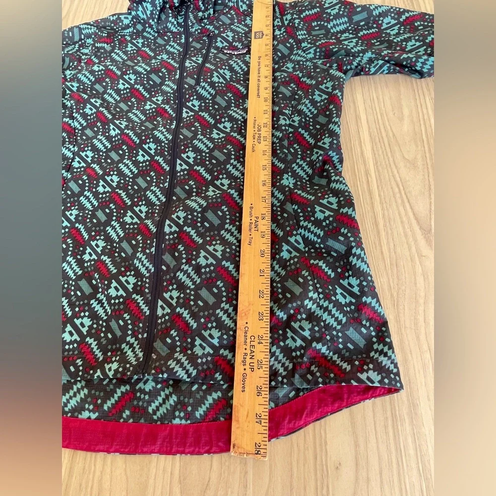 Patagonia Women's Blue and Red Patterned Ski Jacket